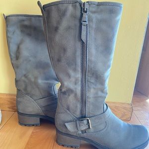 White Mountain Women’s boots size 9.5